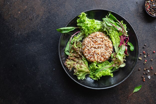 insalata di grano saraceno insalata mista insalata di lattuga dieta vegana o cibo vegetariano