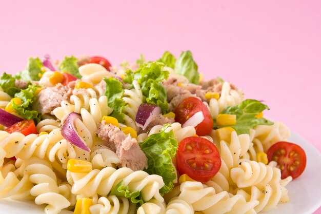 Insalata di pasta con verdure