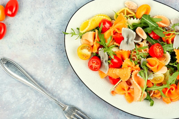 Insalata di pasta con verdure