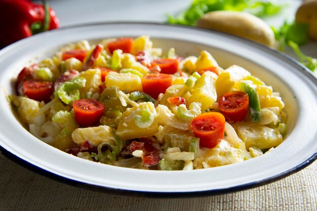 Insalata di patate sedano pomodorini e maionese