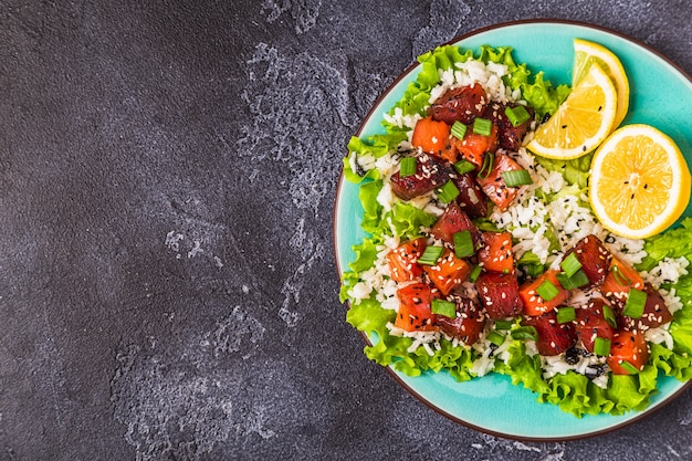 Insalata di pesce crudo tradizionale hawaiano