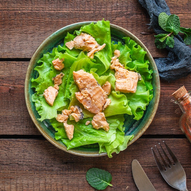 Insalata di pesce in scatola salmone o tonno