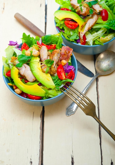 Insalata di pollo e avocado