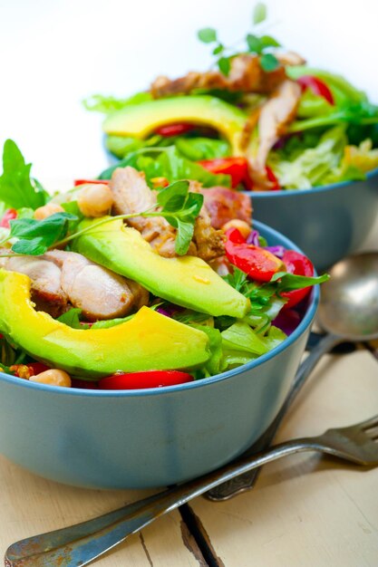 Insalata di pollo e avocado