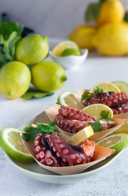 Insalata di polpo bollito al limone