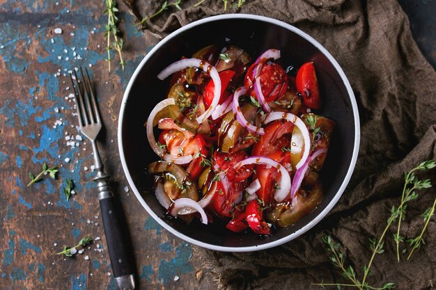 Insalata di pomodori e cipolle