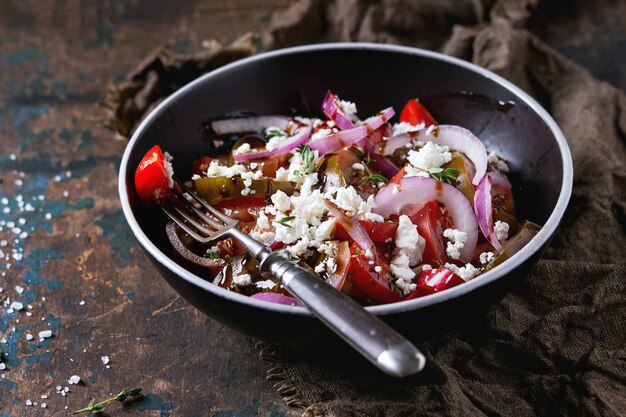 Insalata di pomodori e cipolle