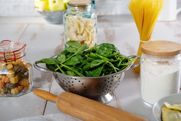 Insalata di spinaci deliziose foglie