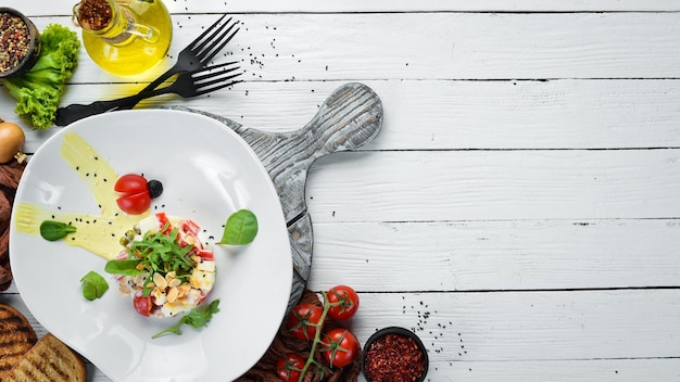 Insalata di verdure con ananas e filetto di pollo Cibo Vista dall'alto Spazio libero per il testo