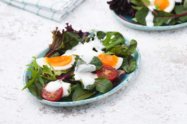 Insalata di verdure con uova