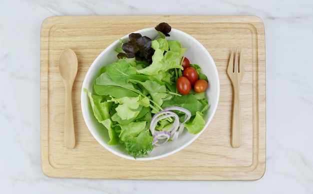 Insalata di verdure fresche menu sano o dietetico