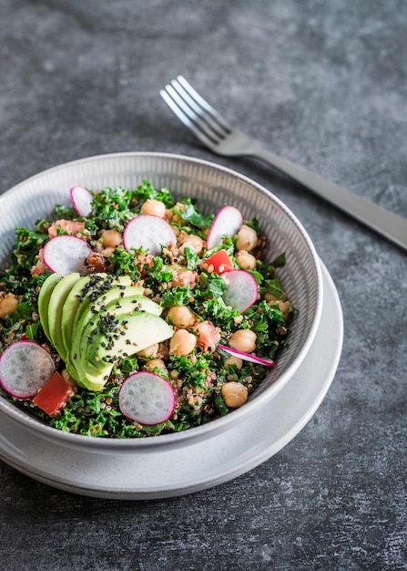 Insalata fresca in ciotola