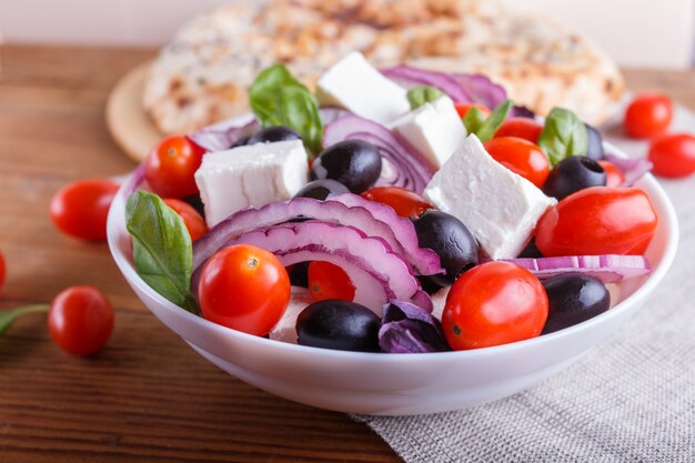 Insalata greca con pomodorini freschi