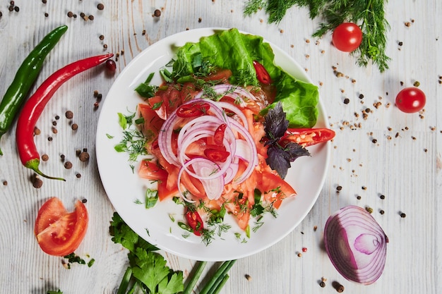 Insalata greca con verdure fresche formaggio feta e olive nere Vista dall'alto