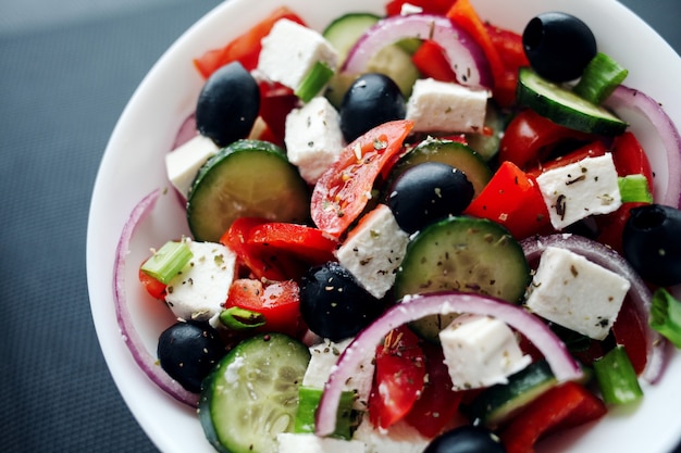 Insalata greca fresca. Cucina mediterranea.