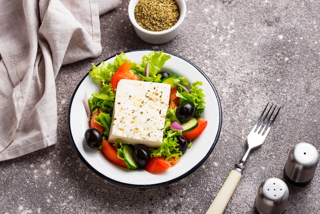 Insalata greca tradizionale con feta