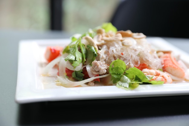 Insalata piccante di pasta di vetro, cibo tailandese