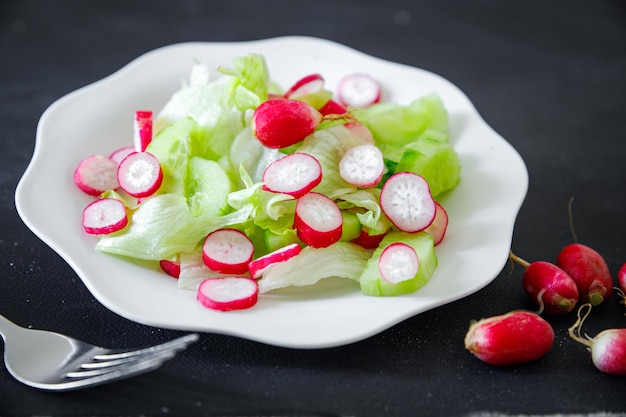 insalata ravanello verdure cetriolo verdura lattuga foglia fresco pasto sano cibo spuntino dieta