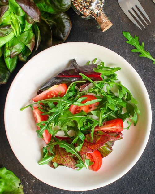 Insalata sana, insalata di pomodori, foglie