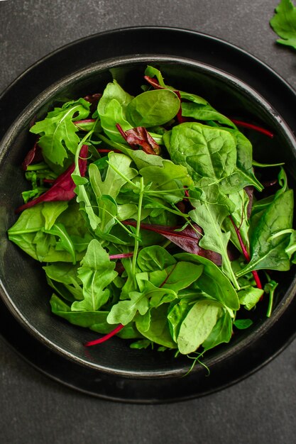 Insalata sana, mix di foglie