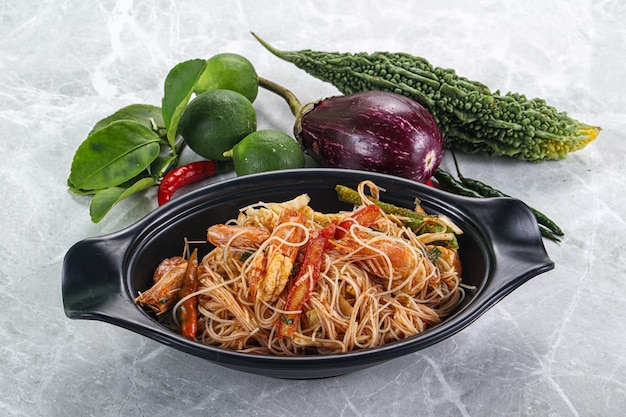 Insalata tailandese piccante di vermicelli con gamberetti YAM WOON SEN KOON