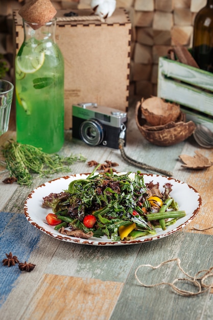 Insalata tiepida con verdure di manzo e fagiolini