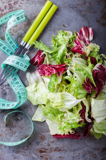 Insalata verde estiva. Cibo salutare.