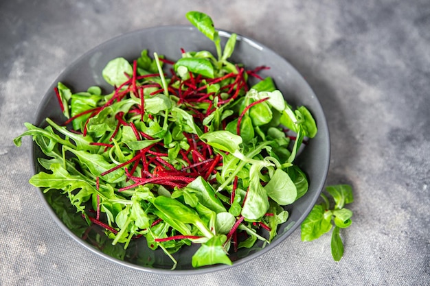 insalata verde foglie mix barbabietola fagiolo mung foglie crescione lattuga pasto fresco sano cibo spuntino dieta