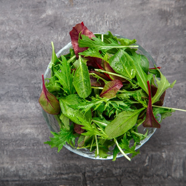 Insalata verde fresca di estate.