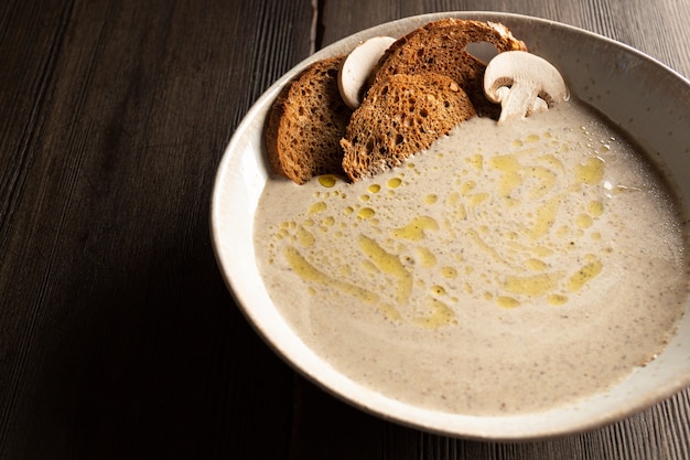 Insalata verde in un primo piano della ciotola