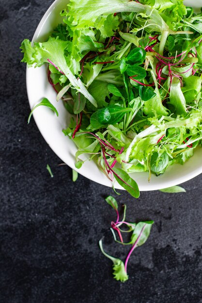 insalata verde lattuga mix succosa fresca microgreens spuntino