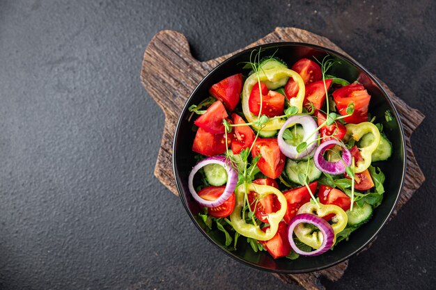 Insalata Verdure Pomodoro Cetriolo Pepe Cipolla Olio D'oliva Cibo Sano Porzione Fresca Veggie