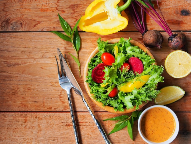 Insalatiera vegetariana in vista dall'alto