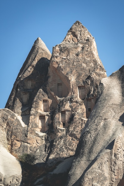 Insediamenti rupestri nelle montagne pietrose della Cappadocia, Turchia