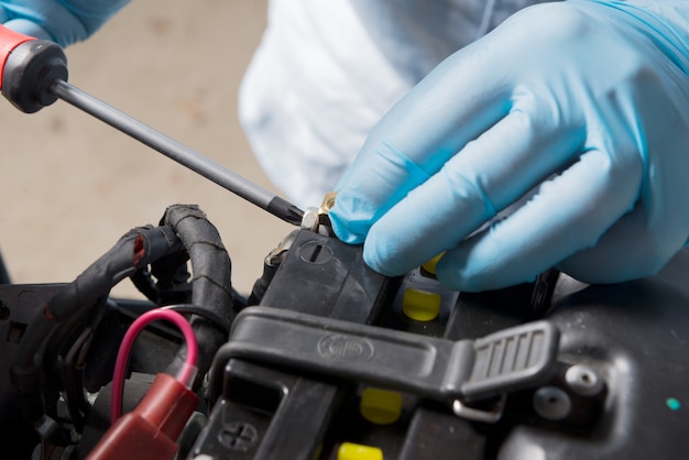 Installazione della batteria della moto