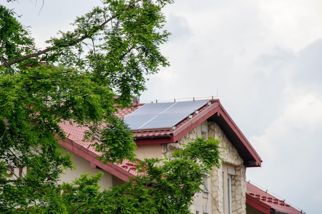 Installazione di una cella solare su un tetto