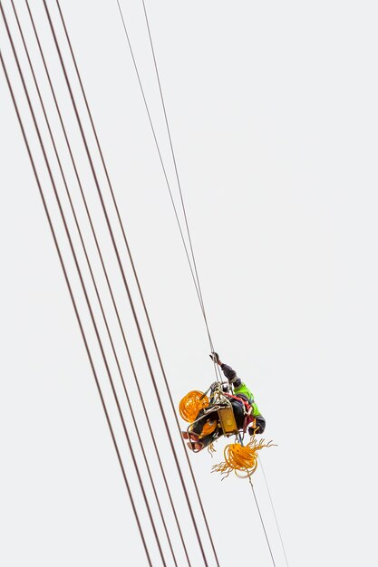 Installazione e montaggio di torri elettriche grattacieli