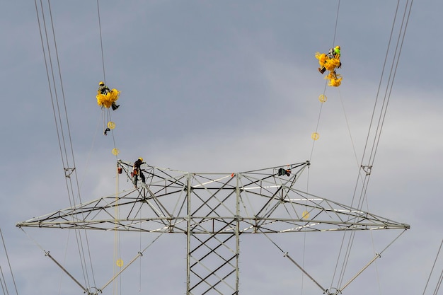 Installazione e montaggio di torri elettriche grattacieli