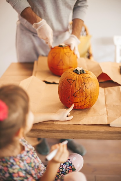 Intagliare la zucca per Halloween