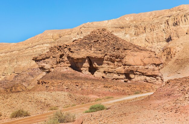 Interessanti le forme delle montagne nel deserto di Eilat