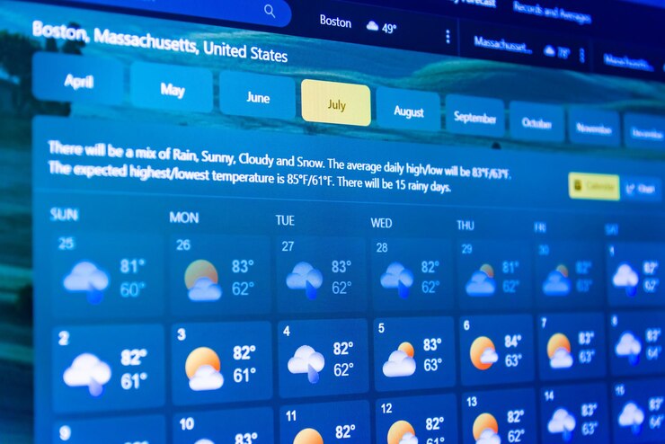 Foto interfaccia di previsione meteo su uno schermo digitale che mostra il tempo caldo per il mese di lugliotemperatura è visualizzata in usanorth america area in fahrenheitfocus selettivotelsiailithuania04052023