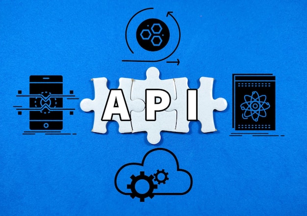 Interfaccia di programmazione dell'applicazione API di testo su un puzzle con icona semplice di integrazione software