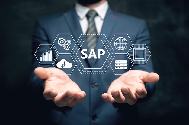 Internet business Tecnologia e concetto di rete Concetto di automazione del software di sistema SAP su data center con schermo virtuale