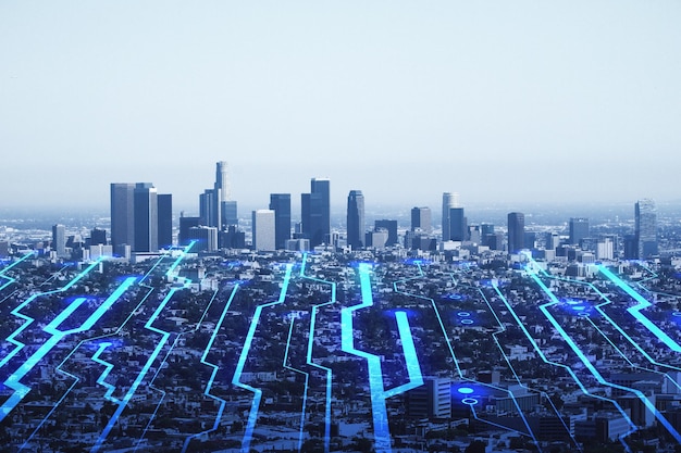 Internet delle cose connessione ad alta velocità e concetto di smart city con linee di circuiti digitali che coprono la città di megapolis su sfondo blu cielo doppia esposizione