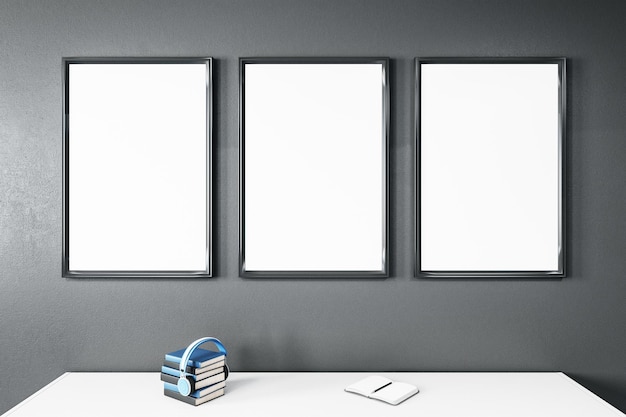 Interno con tre stendardi