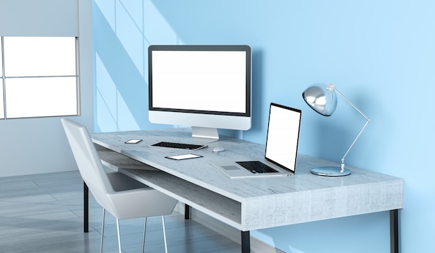 Interno da tavolino moderno con la rappresentazione dei dispositivi 3D dello schermo in bianco