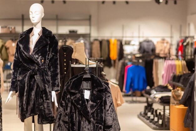 Interno del nuovissimo negozio di abbigliamento di moda