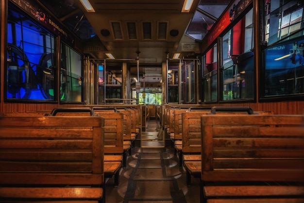 Interno del tram a picco vuoto
