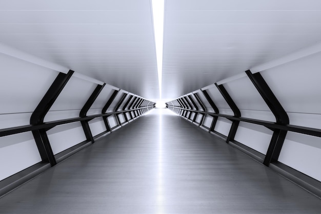 Interno del tunnel illuminato