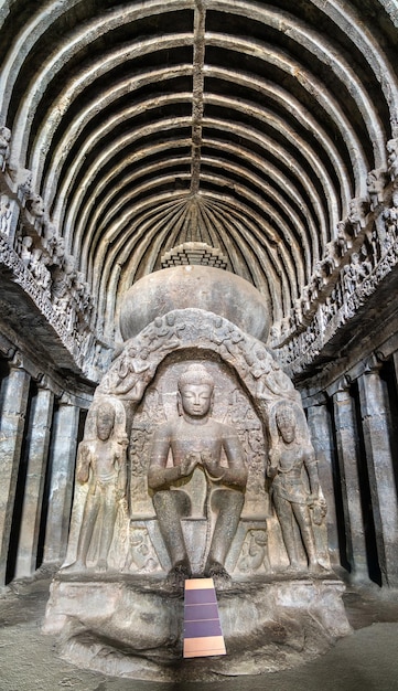 Interno del Vishvakarma, la Grotta n. 10 al Complesso di Ellora - Maharashtra, India